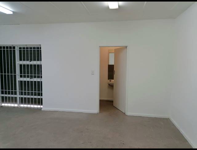 925M² WAREHOUSE TO LET IN PAROW INDUSTRIAL